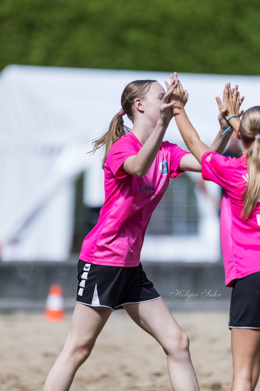 Bild 70 - wBJ/wCJ Beachsoccer Cup